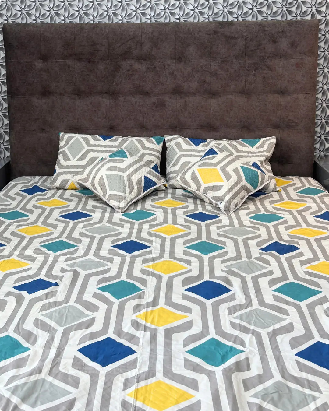 Premium 5 Piece Geometric Print Bedsheet Set - Grey & Yellow - Quilted Pillow & Cushion Covers HOME SAARTHI