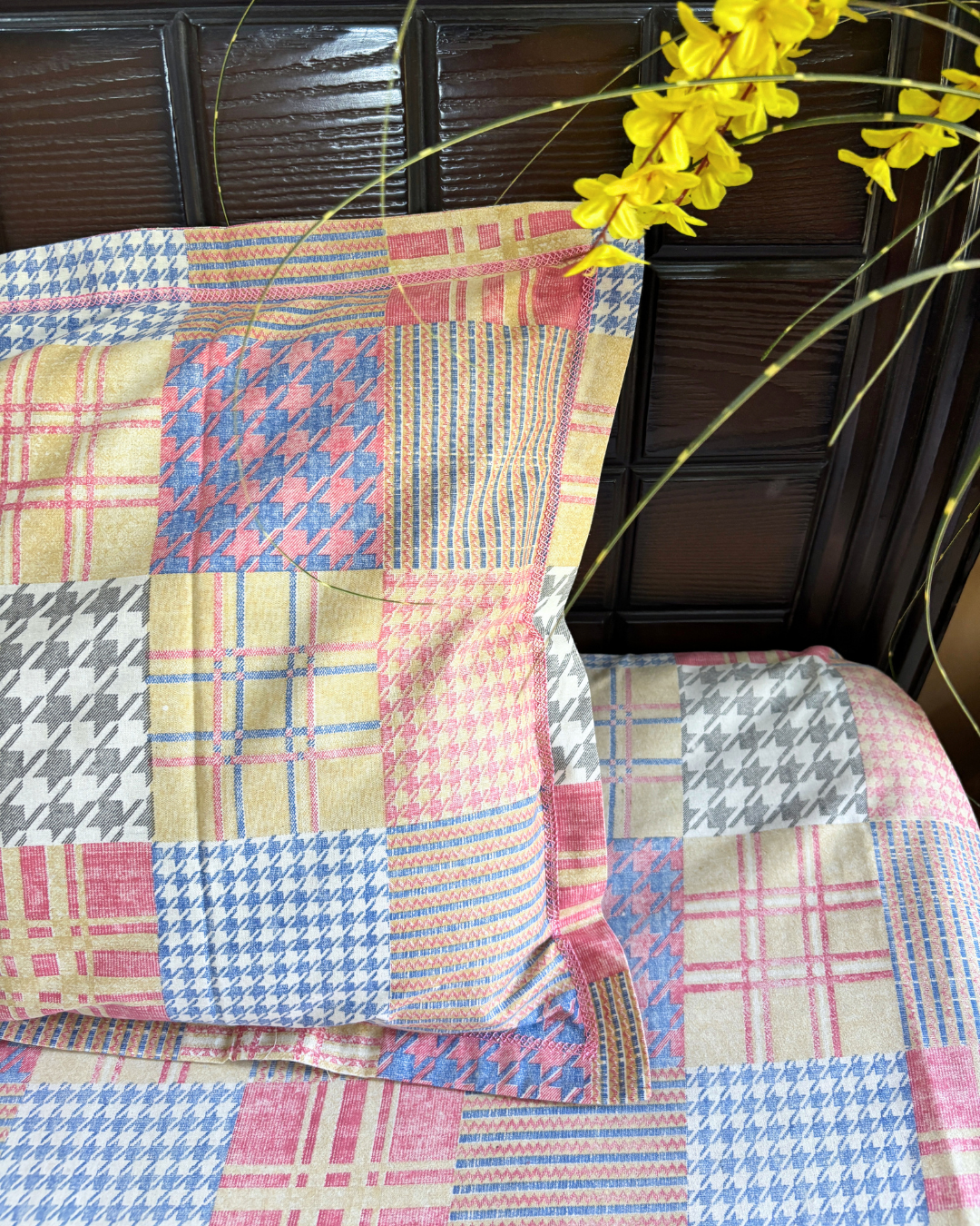 Multicolor Pastel Plaid and Houndstooth Double Size Cotton Bedsheet HOME SAARTHI