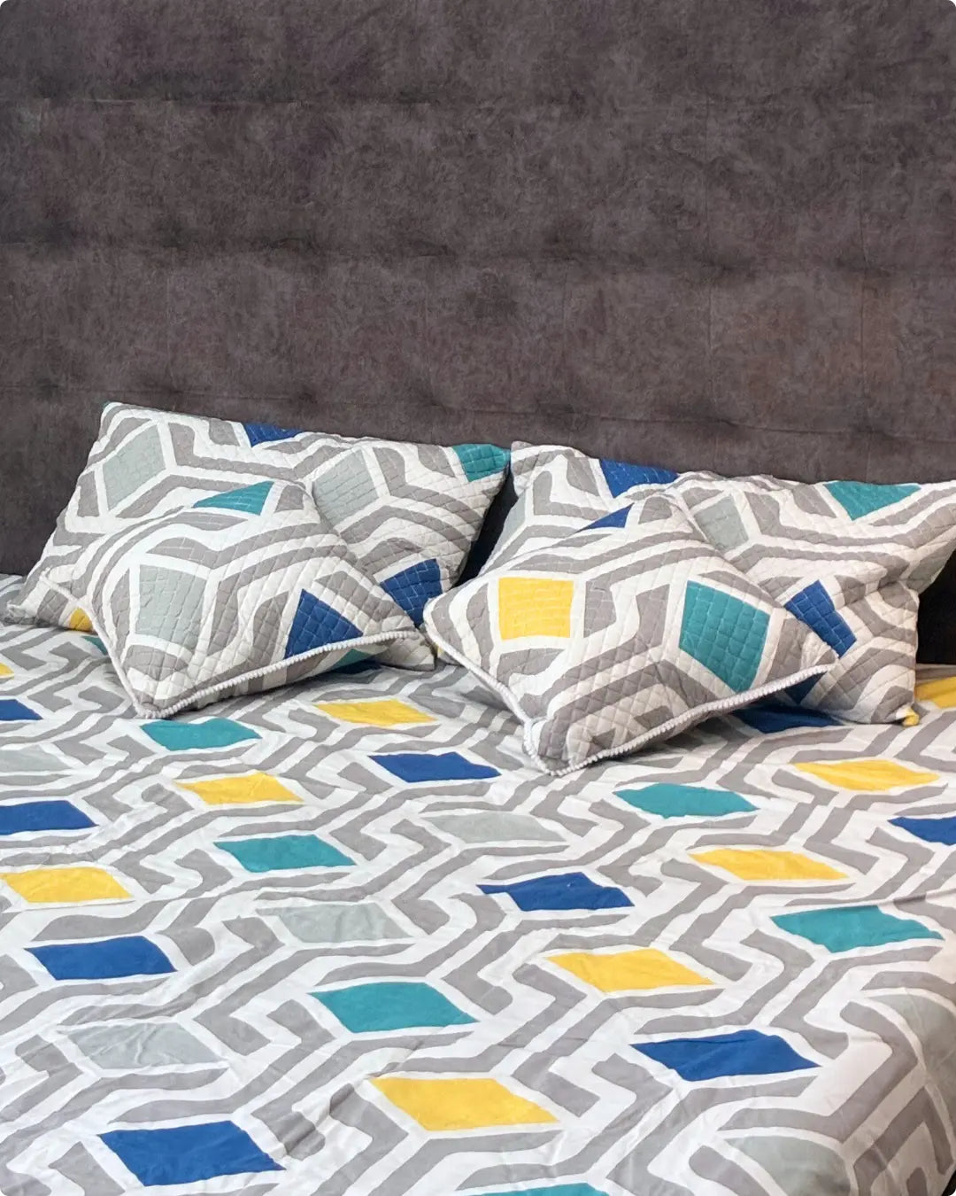 Premium 5 Piece Geometric Print Bedsheet Set - Grey & Yellow - Quilted Pillow & Cushion Covers HOME SAARTHI