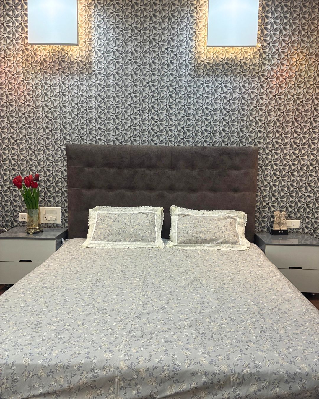 Soft Grey & White Floral King Size Bedsheets with Laced Pillow Covers HOME SAARTHI