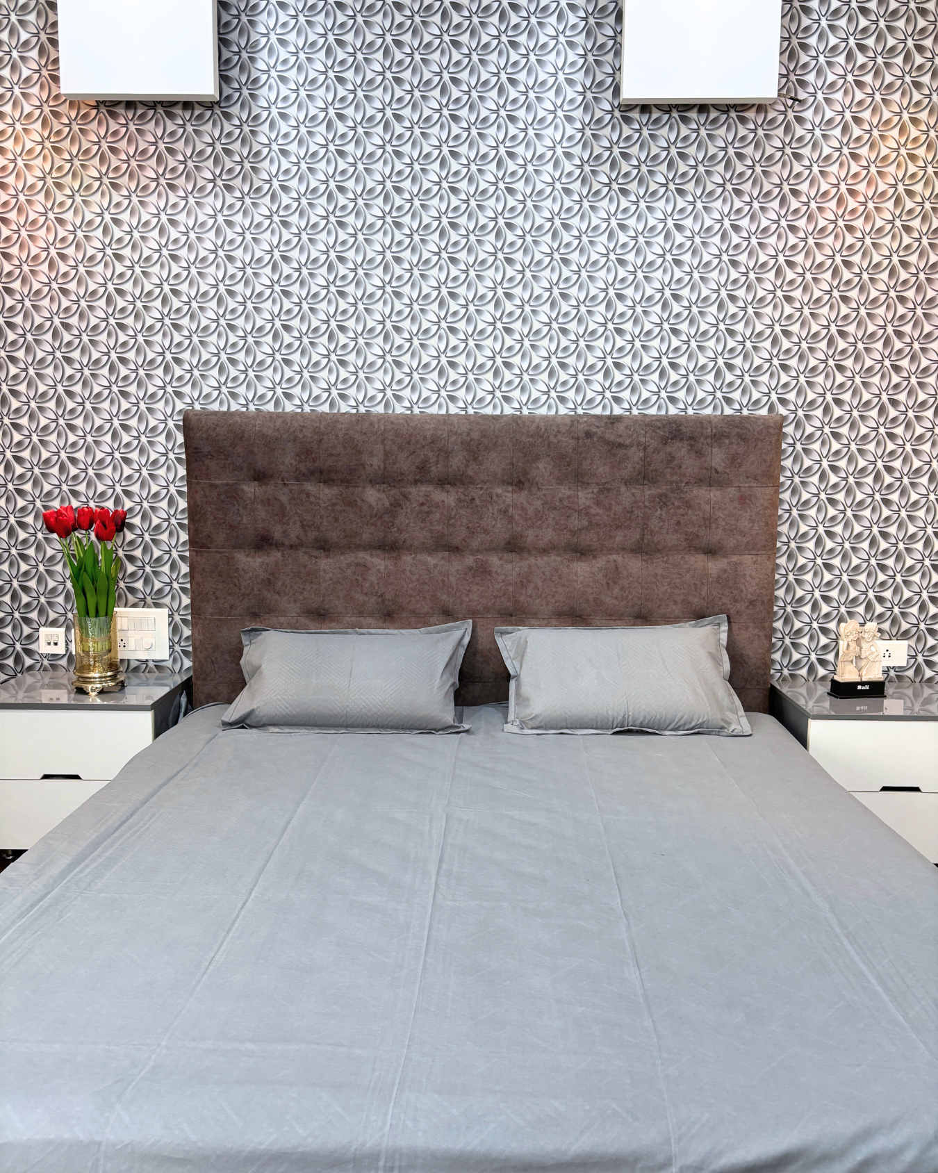 Steel Grey Geometric Impression Classic King Impression Bedsheets HOME SAARTHI