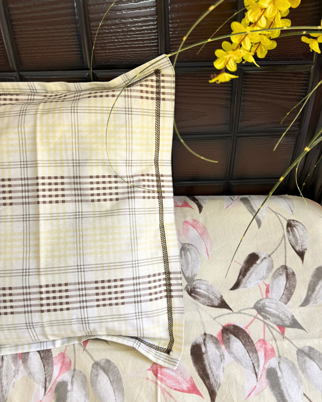 Cream and Pink Watercolor Leafy Floral Double Size Cotton Bedsheet HOME SAARTHI