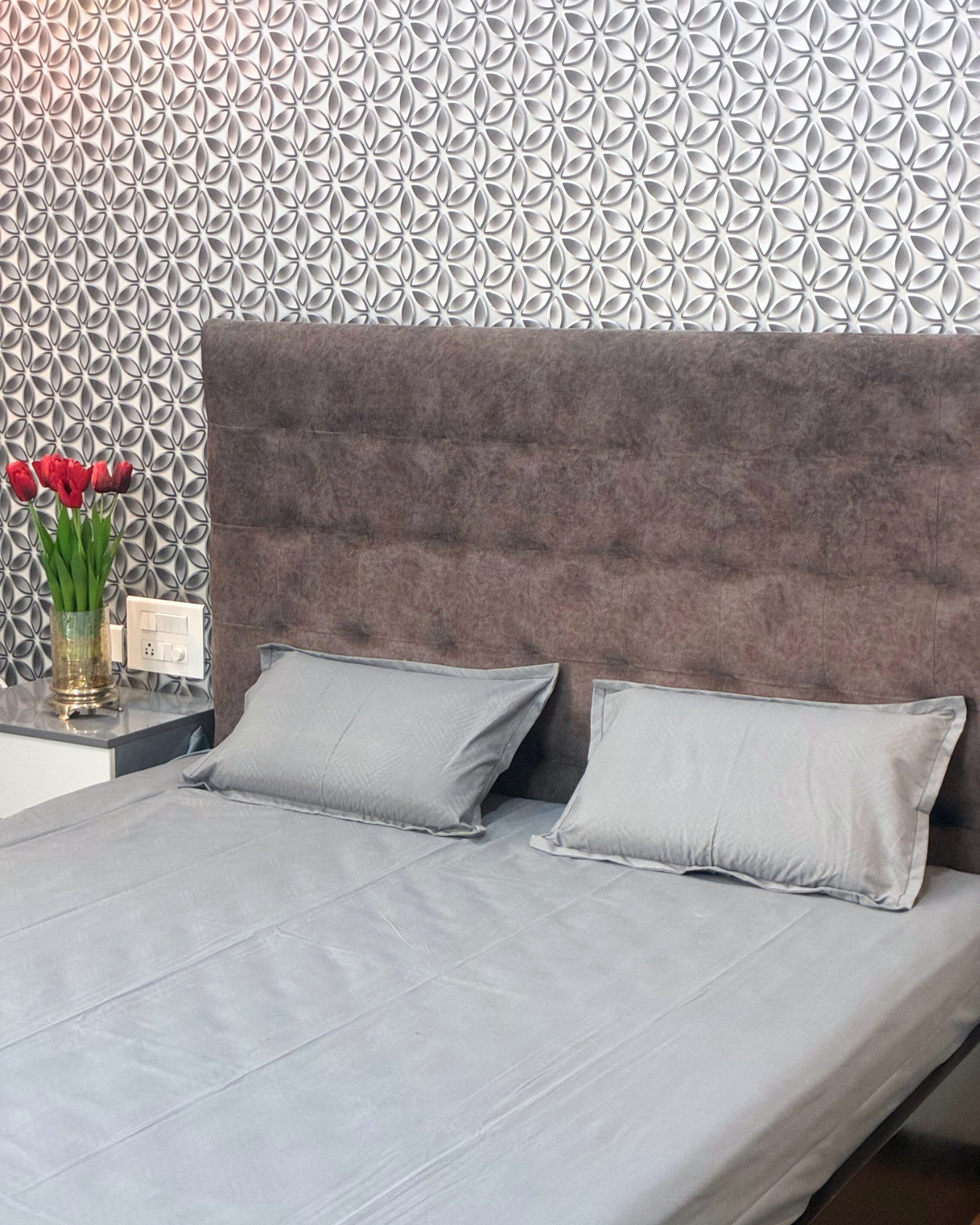 Steel Grey Geometric Impression Classic King Impression Bedsheets HOME SAARTHI