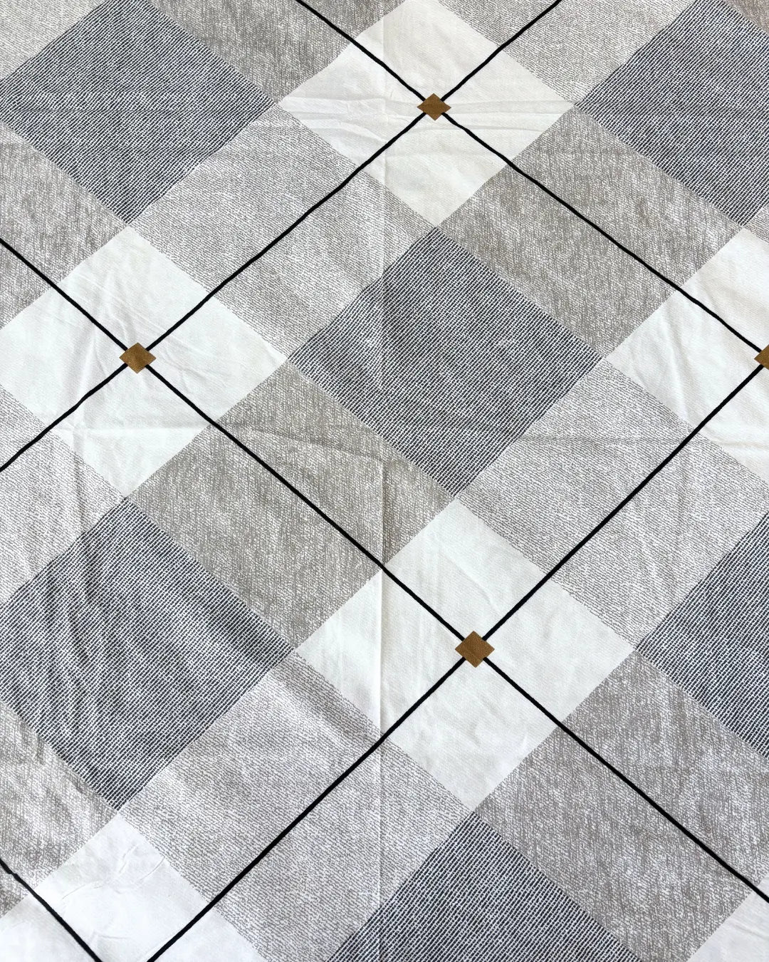 Premium 5-Piece Plaid Bedsheet Set - Classic Grey & White - Quilted Pillow & Cushion Covers HOME SAARTHI