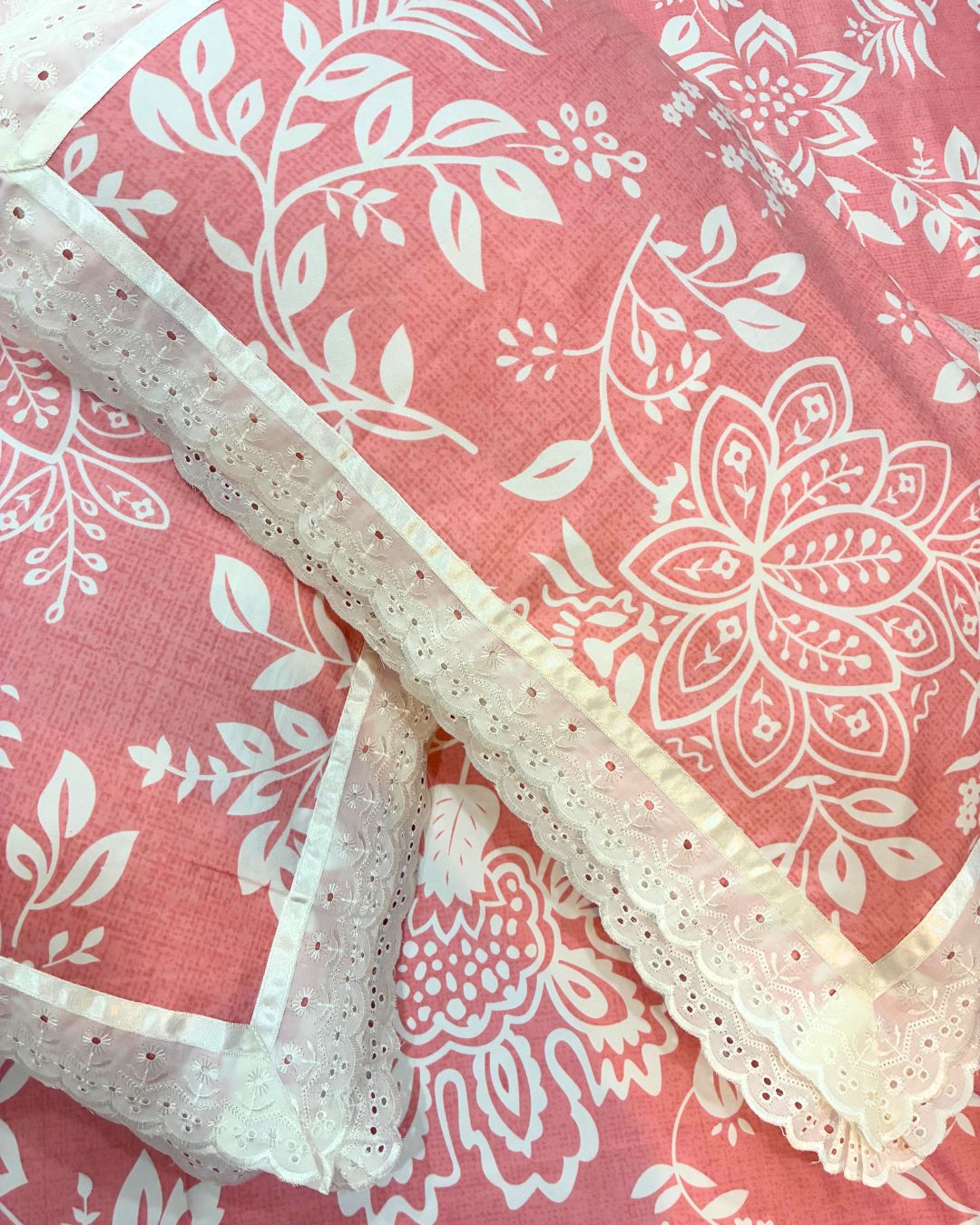 Pink & White Floral King Size Bedsheets with Laced Pillow Covers HOME SAARTHI