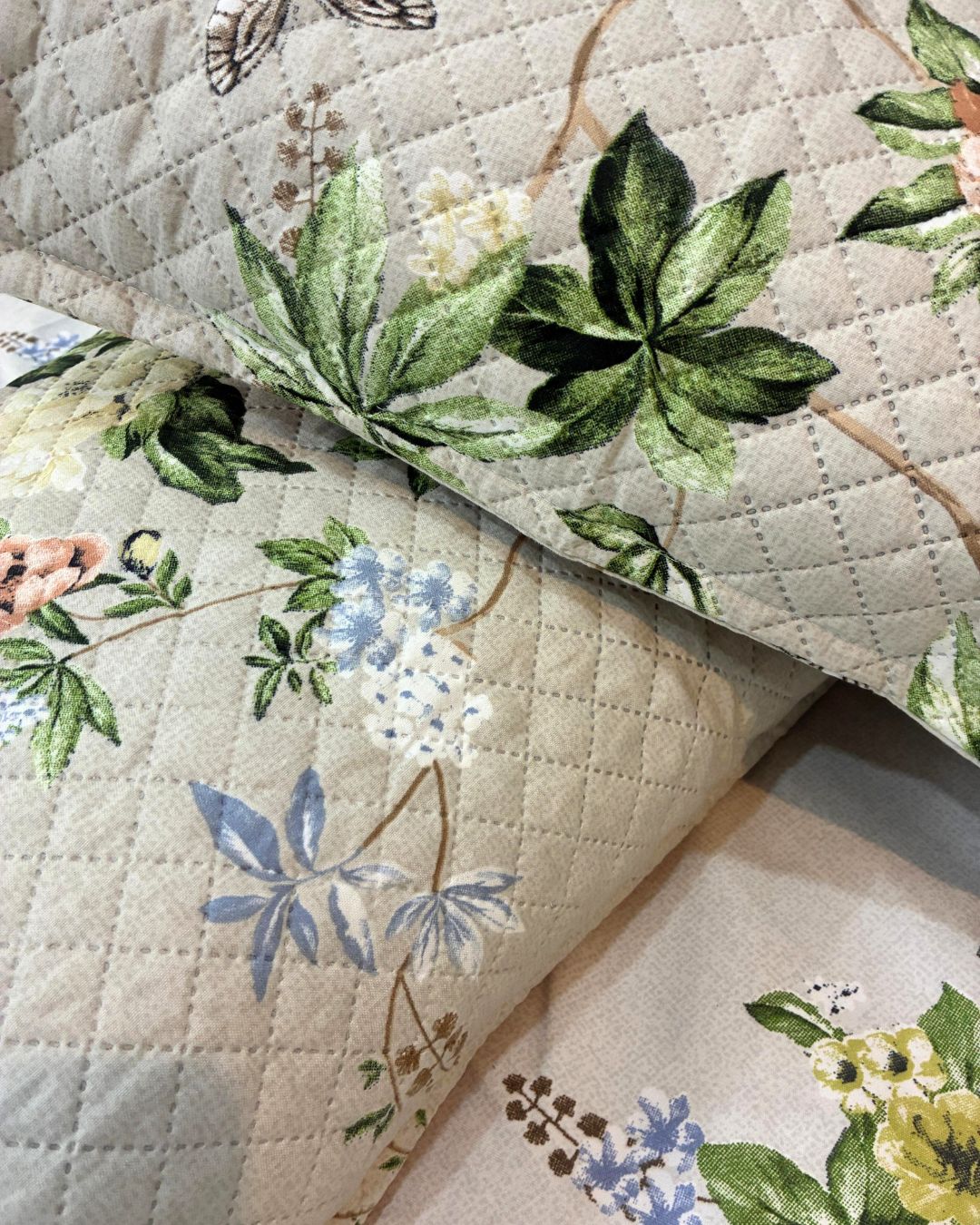 Ivory and Green Botanical Floral King Size Bedsheets with Quilted Pillow Covers HOME SAARTHI