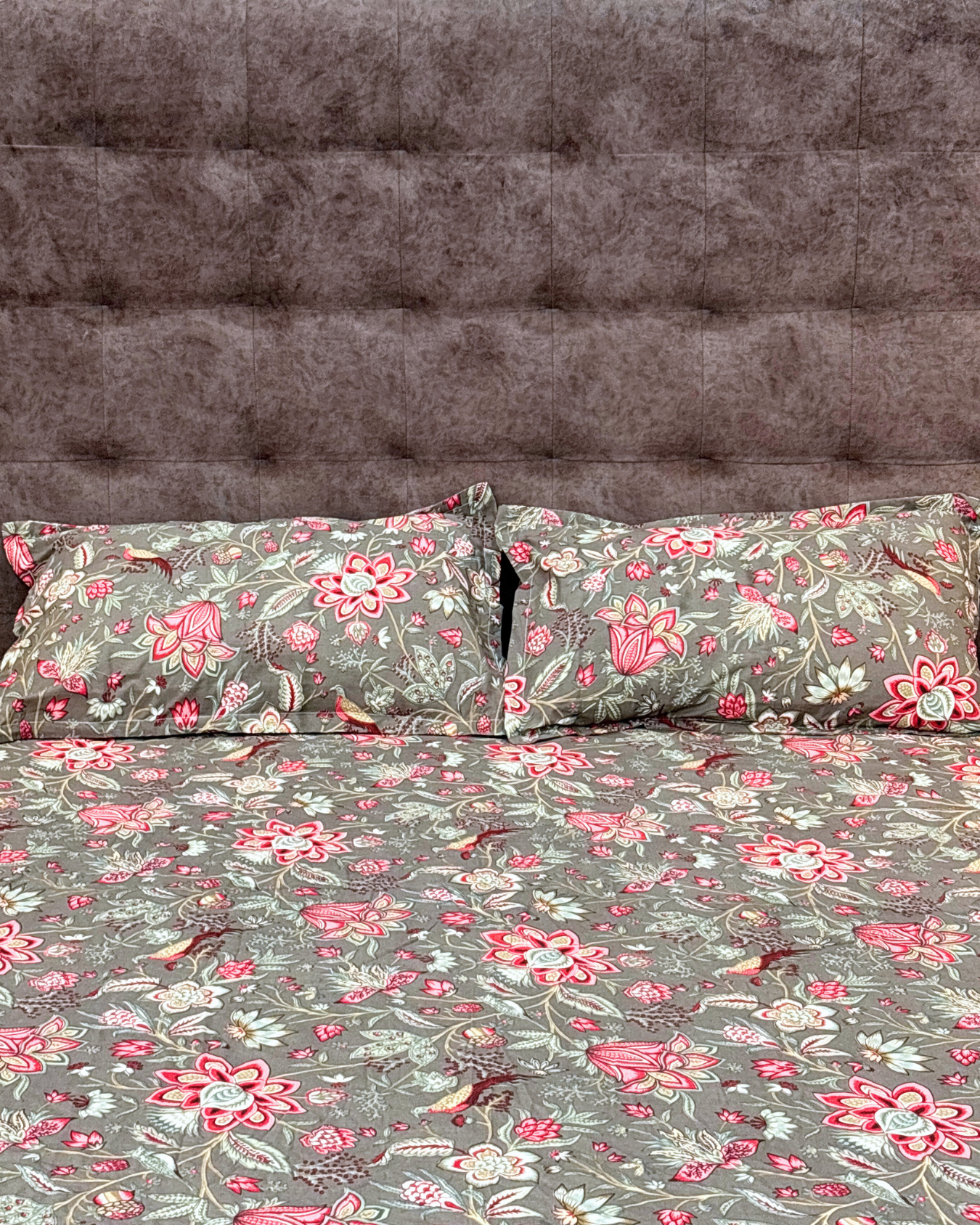 Grey & Pink Floral Premium King Fitted Bedsheet With 2 Pillow Covers HOME SAARTHI