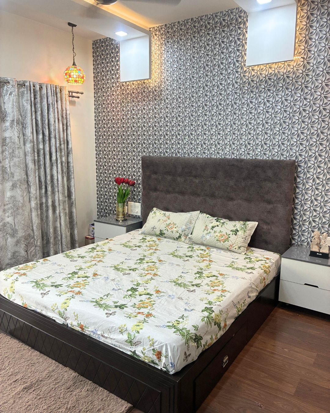 Ivory and Green Botanical Floral King Size Bedsheets with Quilted Pillow Covers HOME SAARTHI