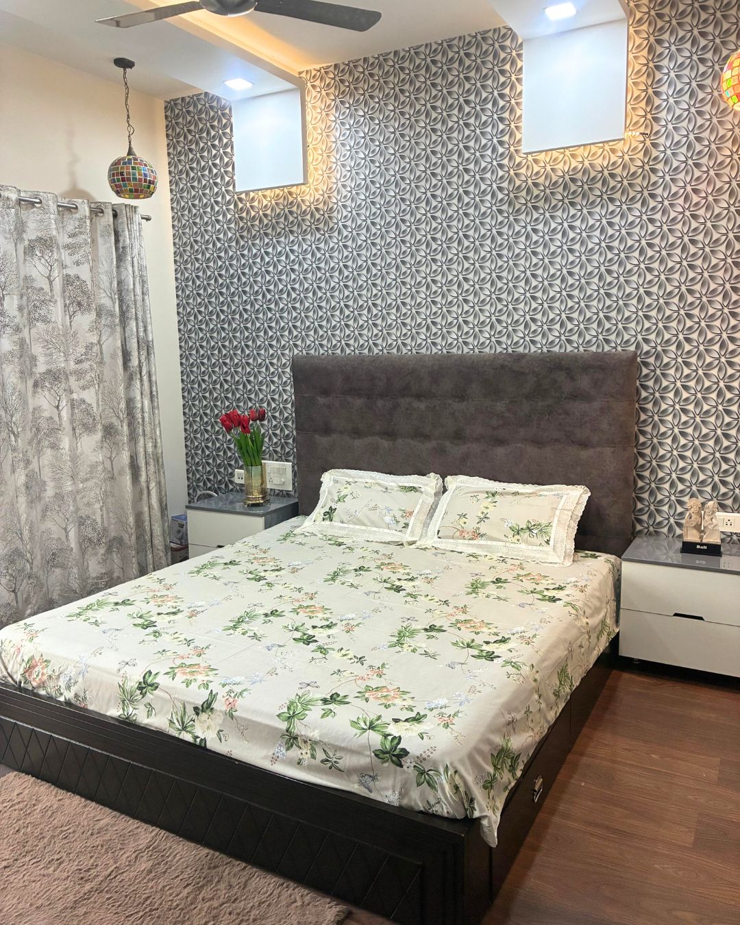 Ivory & Green Botanical Floral King Size Bedsheets with Laced Pillow Covers HOME SAARTHI