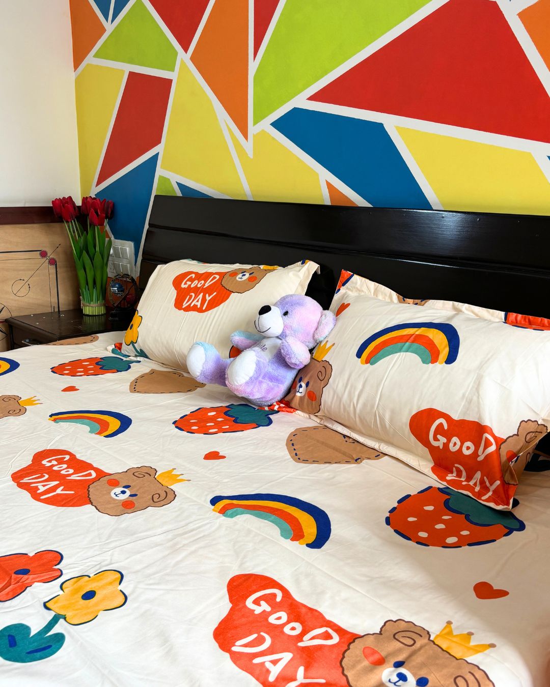 Cream Multicolor Cute Character Print King Size Bedsheets