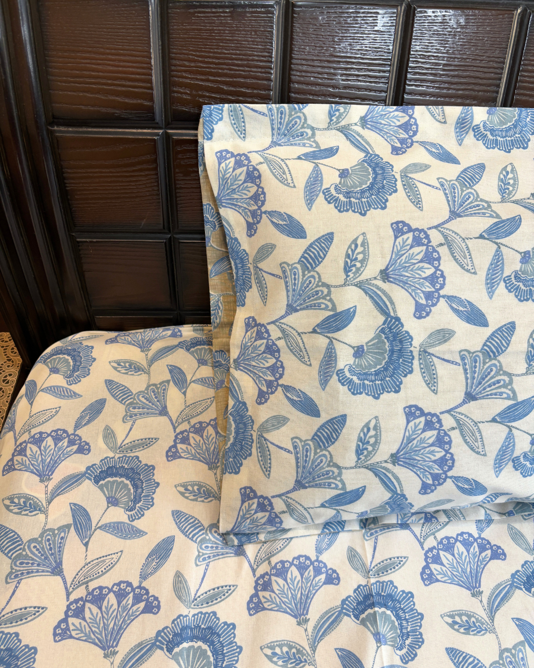 Blue and Cream Botanical Floral King Size Cotton Bedsheet HOME SAARTHI
