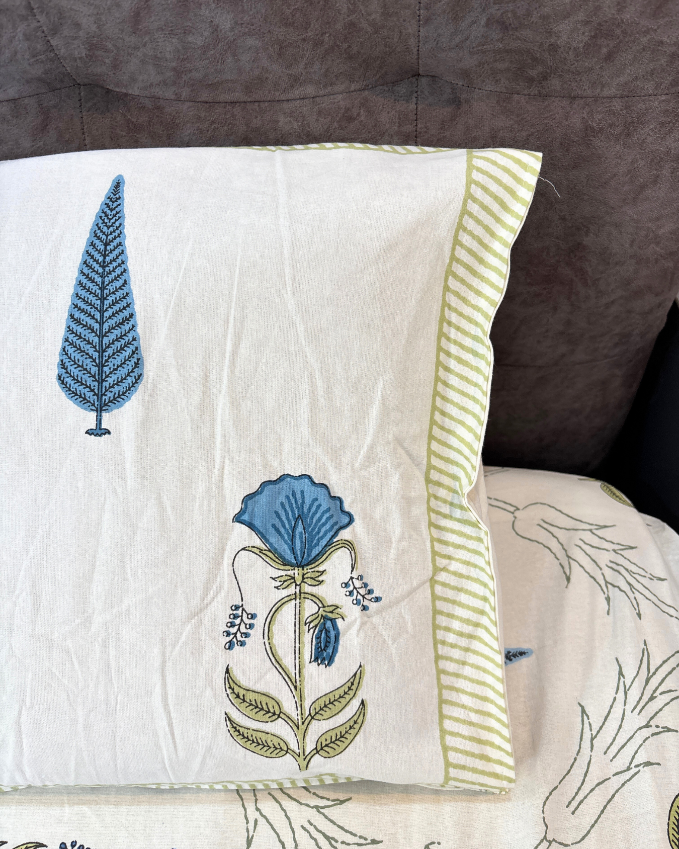 Ivory & Blue Floral Premium King Fitted Bedsheet With 2 Pillow Covers HOME SAARTHI