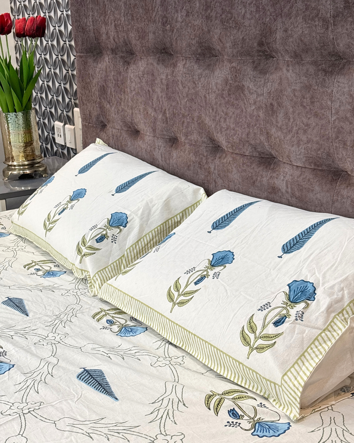 Ivory & Blue Floral Premium King Fitted Bedsheet With 2 Pillow Covers HOME SAARTHI