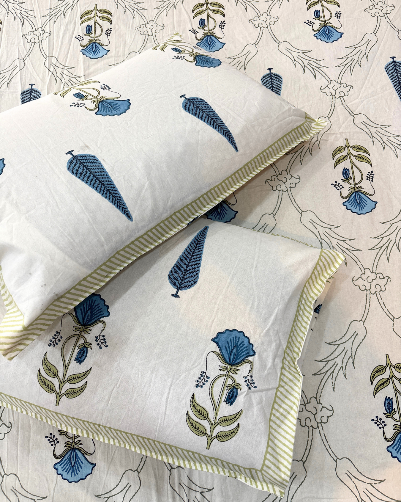 Ivory & Blue Floral Premium King Fitted Bedsheet With 2 Pillow Covers HOME SAARTHI