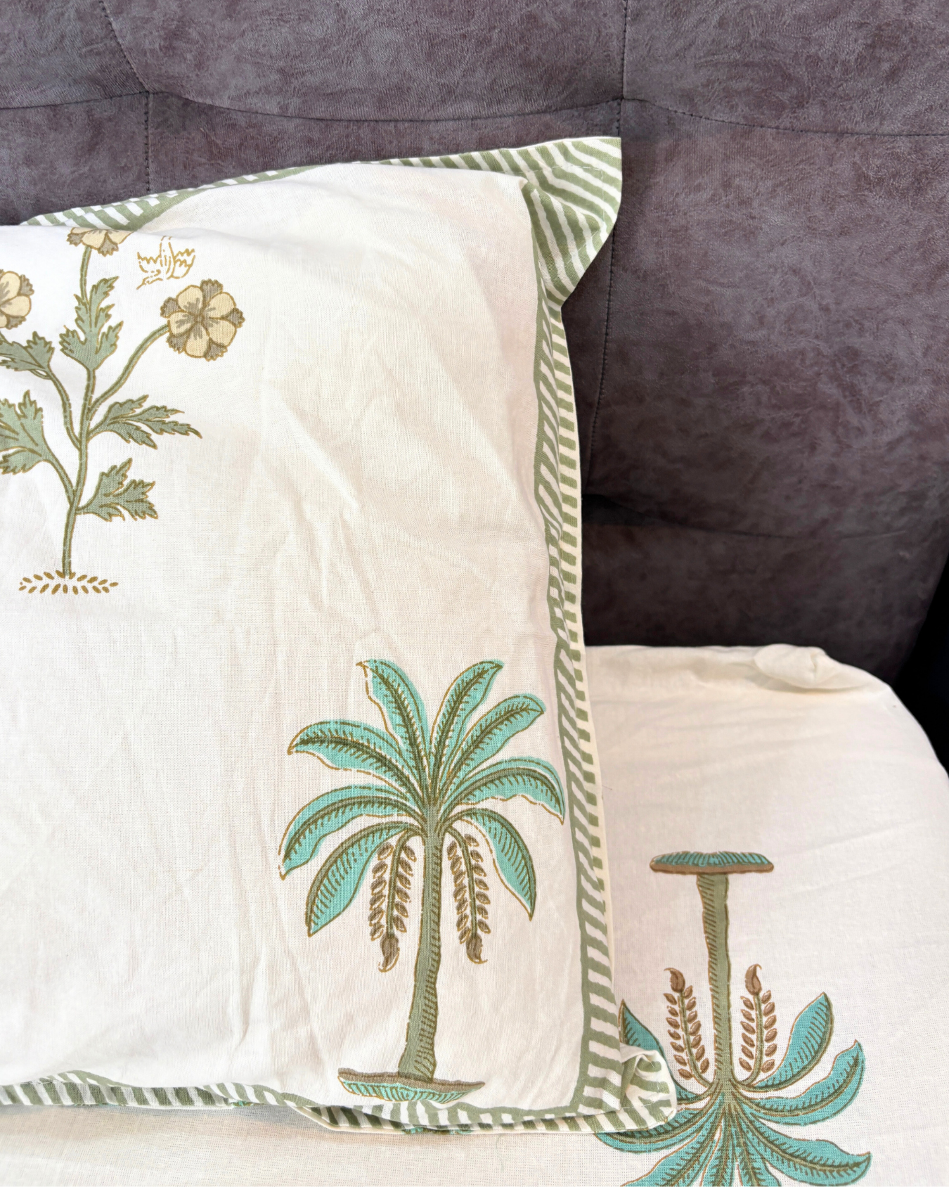 Ivory & Green Tropical Floral Premium King Fitted Bedsheet With 2 Pillow Covers HOME SAARTHI