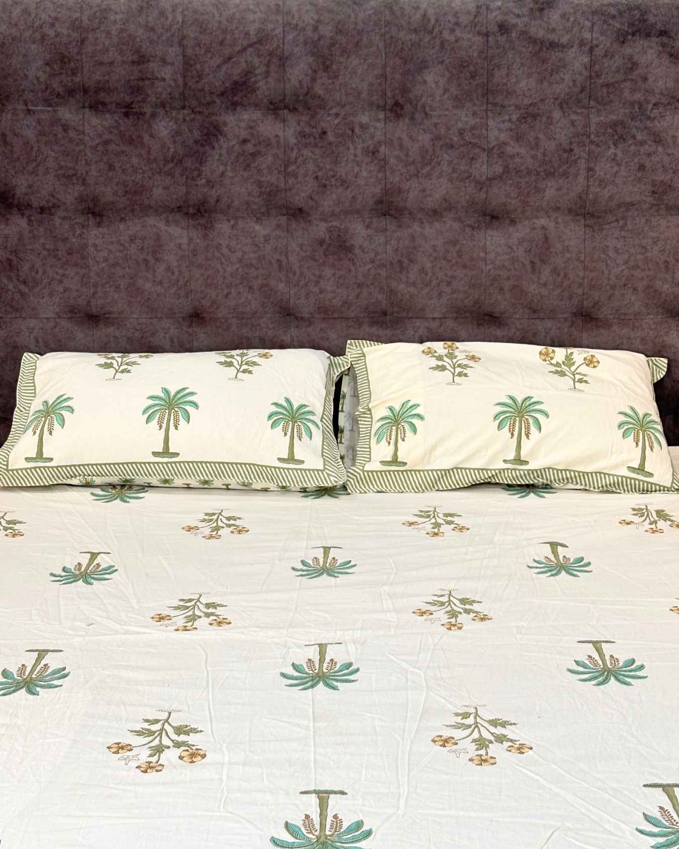 Ivory & Green Tropical Floral Premium King Fitted Bedsheet With 2 Pillow Covers HOME SAARTHI