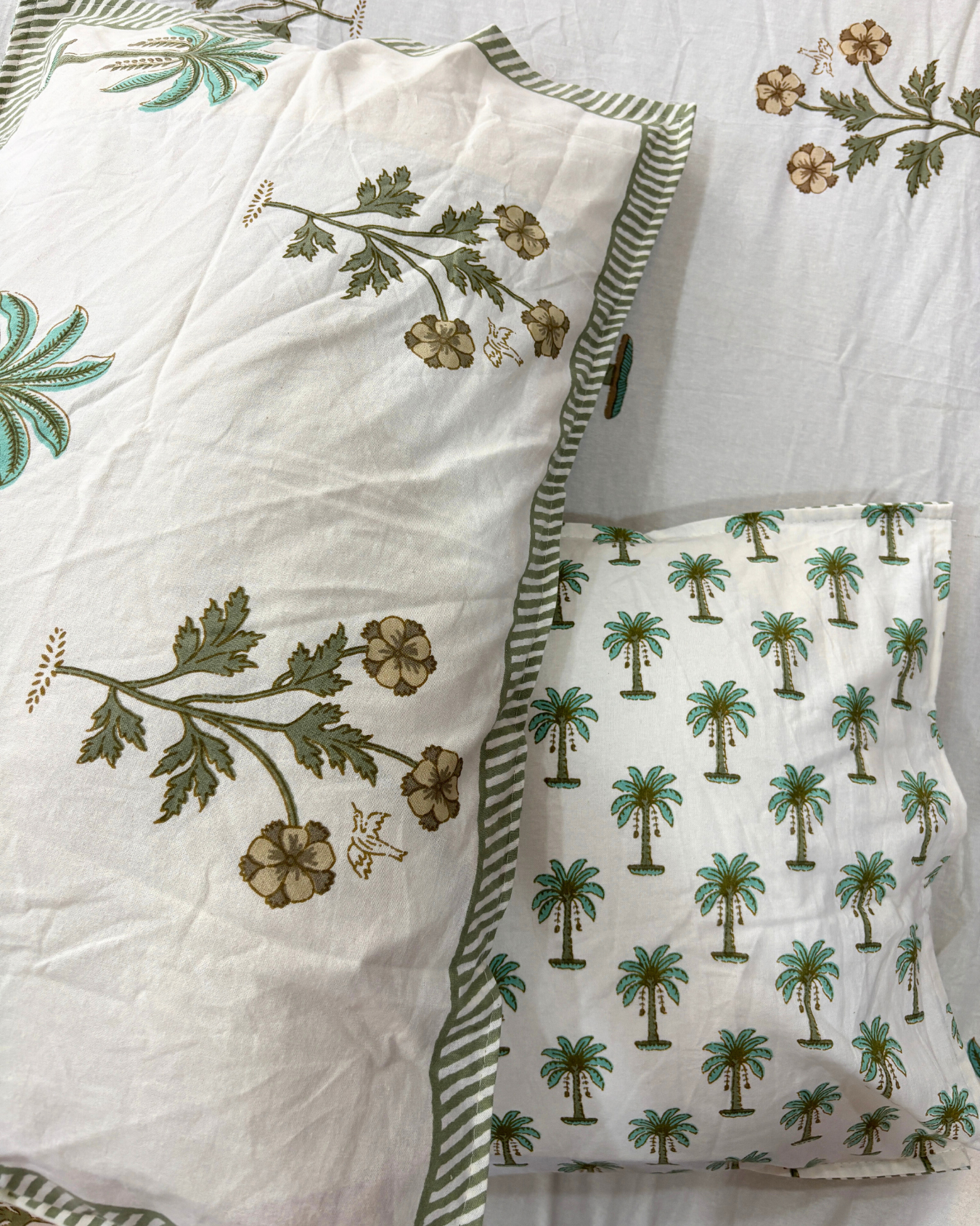 Ivory & Green Tropical Floral Premium King Fitted Bedsheet With 2 Pillow Covers HOME SAARTHI
