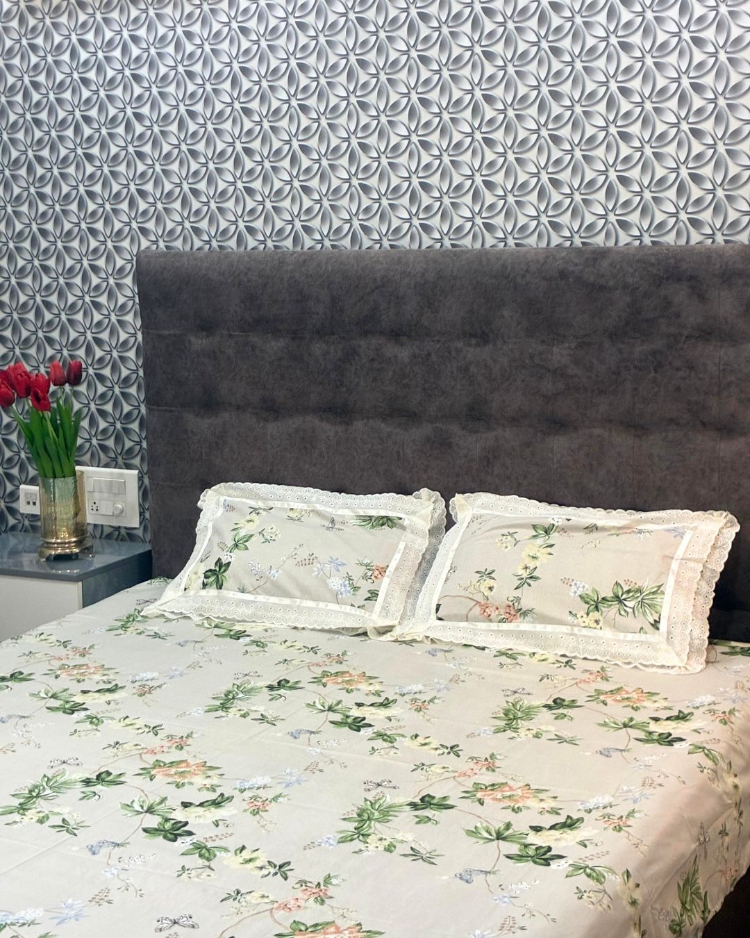 Ivory & Green Botanical Floral King Size Bedsheets with Laced Pillow Covers HOME SAARTHI