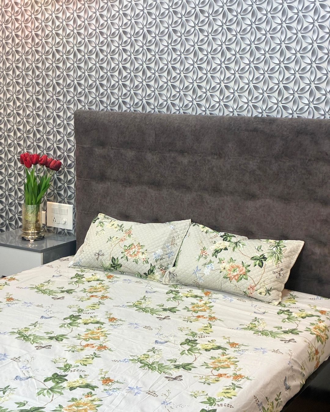 Ivory and Green Botanical Floral King Size Bedsheets with Quilted Pillow Covers HOME SAARTHI