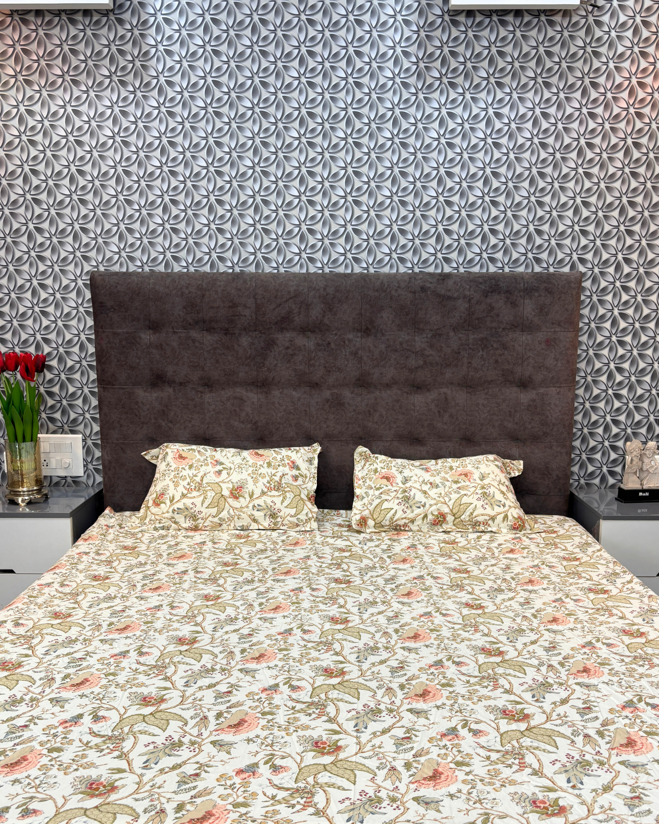 Ivory & Peach Floral Premium King Fitted Bedsheet With 2 Pillow Covers HOME SAARTHI