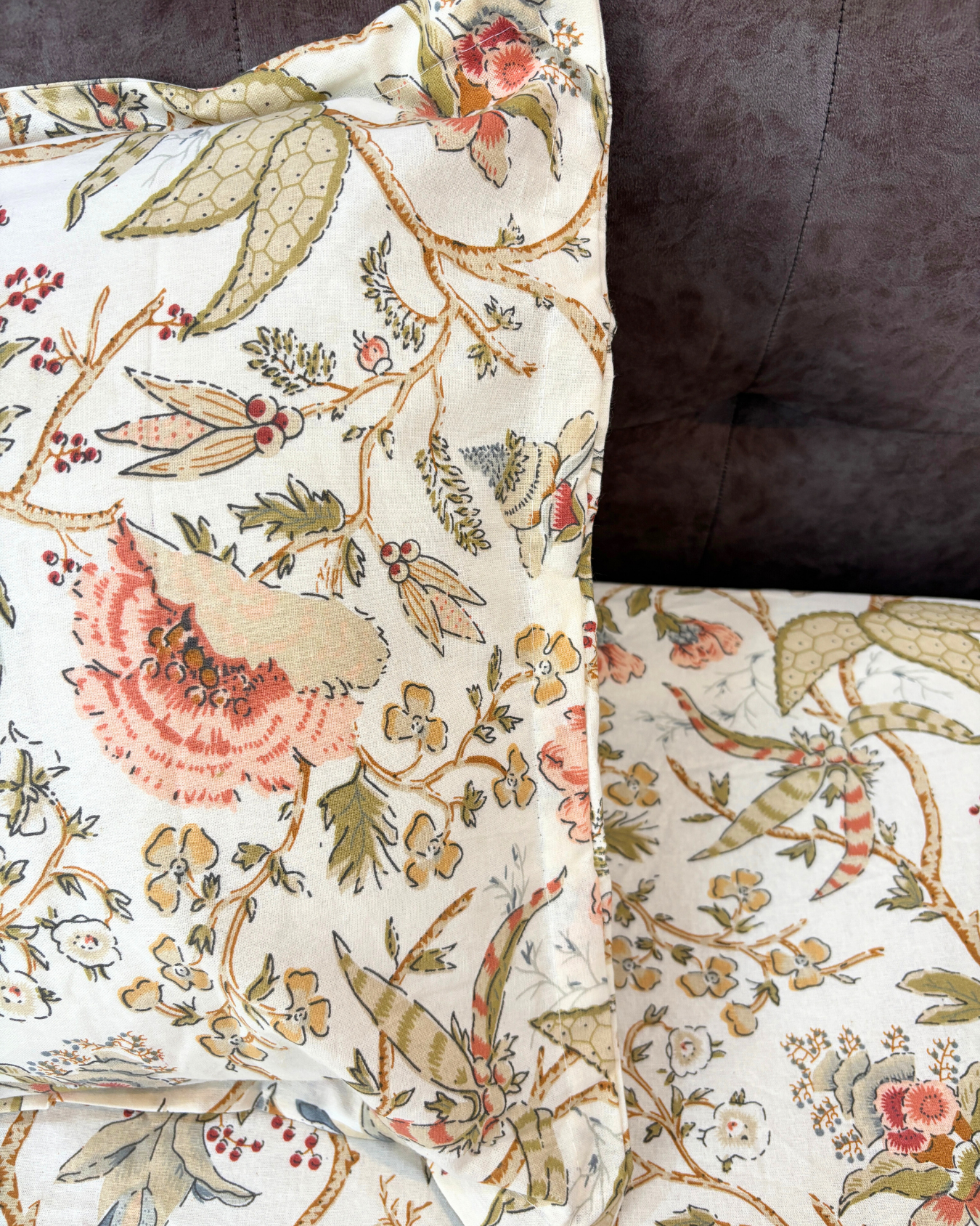 Ivory & Peach Floral Premium King Fitted Bedsheet With 2 Pillow Covers HOME SAARTHI