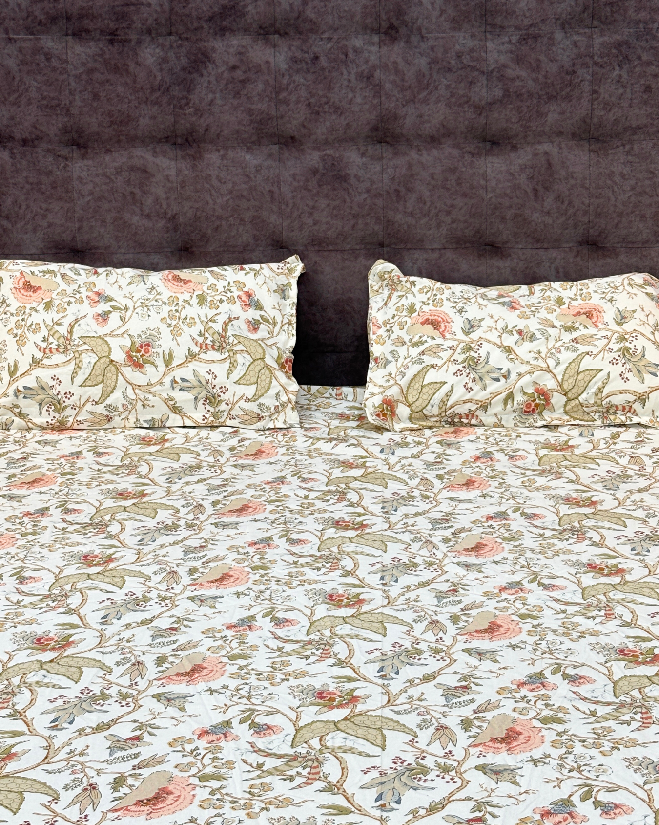 Ivory & Peach Floral Premium King Fitted Bedsheet With 2 Pillow Covers HOME SAARTHI