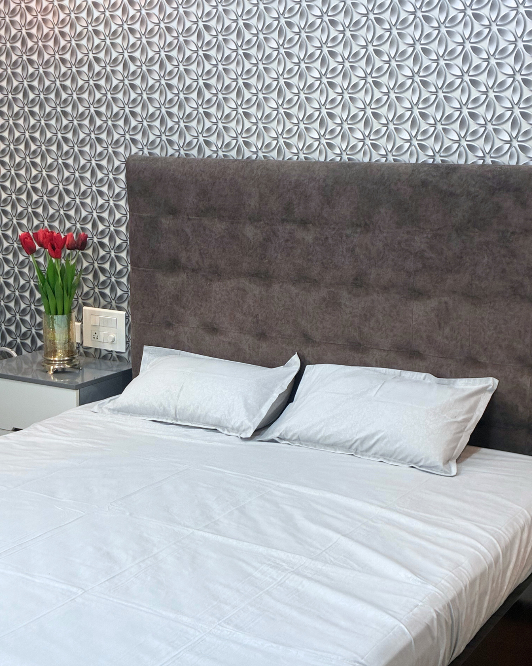 Elegant White Floral Impression Classic King Impression Bedsheets HOME SAARTHI