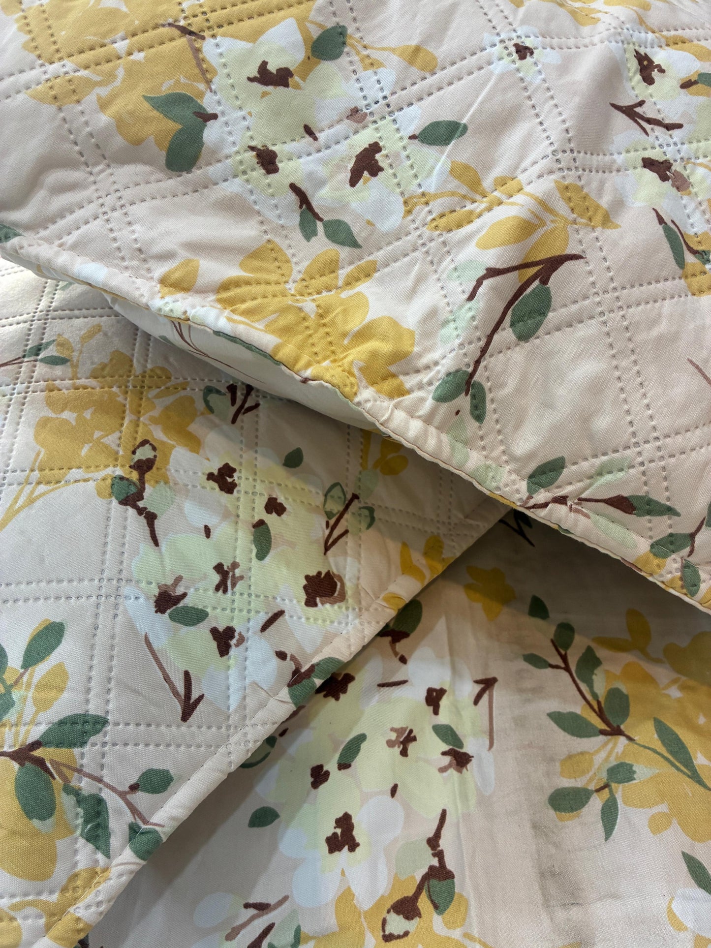 Cream & Mustard Yellow Floral King Size Bedsheets with Quilted Pillow Covers HOME SAARTHI